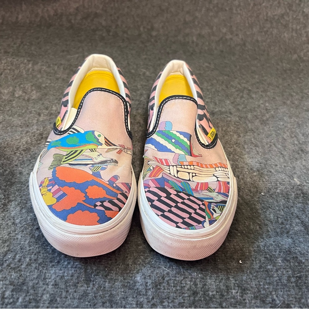 Vans, The Beatles, Yellow Submarine, Rare,Women 6, Men 4.5 Slip On Sneaker Shoes
